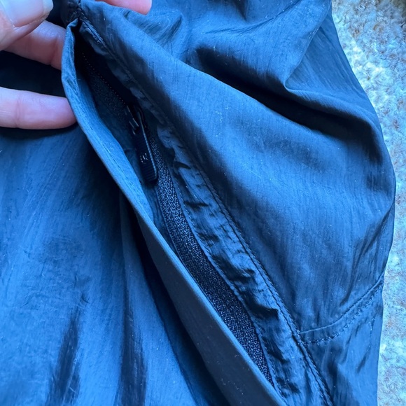 Lululemon Bombs Away Jacket Black/Olive Green Camo Print Reversible Zip Sz 4 - Picture 2 of 10